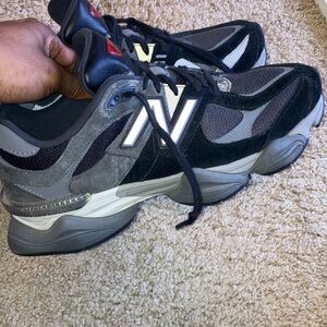 New Balance Men's Black and Gray Athletic Sneakers